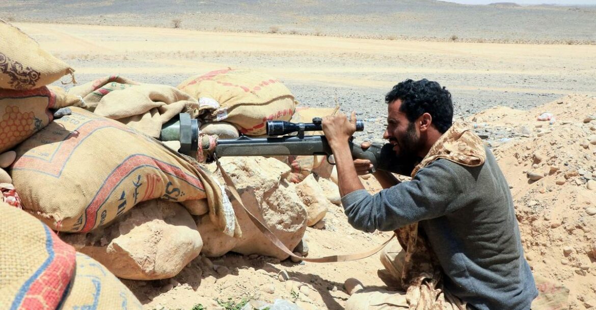 قوات الجيش والمقاومة تهاجم مواقع ميليشيا الحوثي شرقي الجوف وتصد هجمات متزامنة جنوبي مأرب
