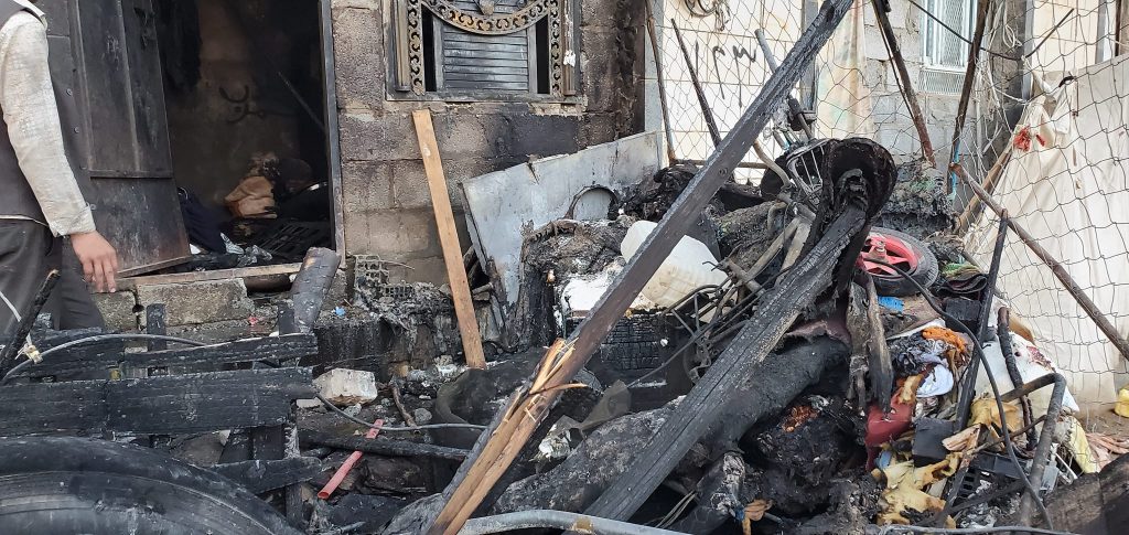 وفاة 7 أشخاص بينهم 5 أطفال في حريق التهم منزلي أسرتين نازحتين شمالي مدينة مأرب
