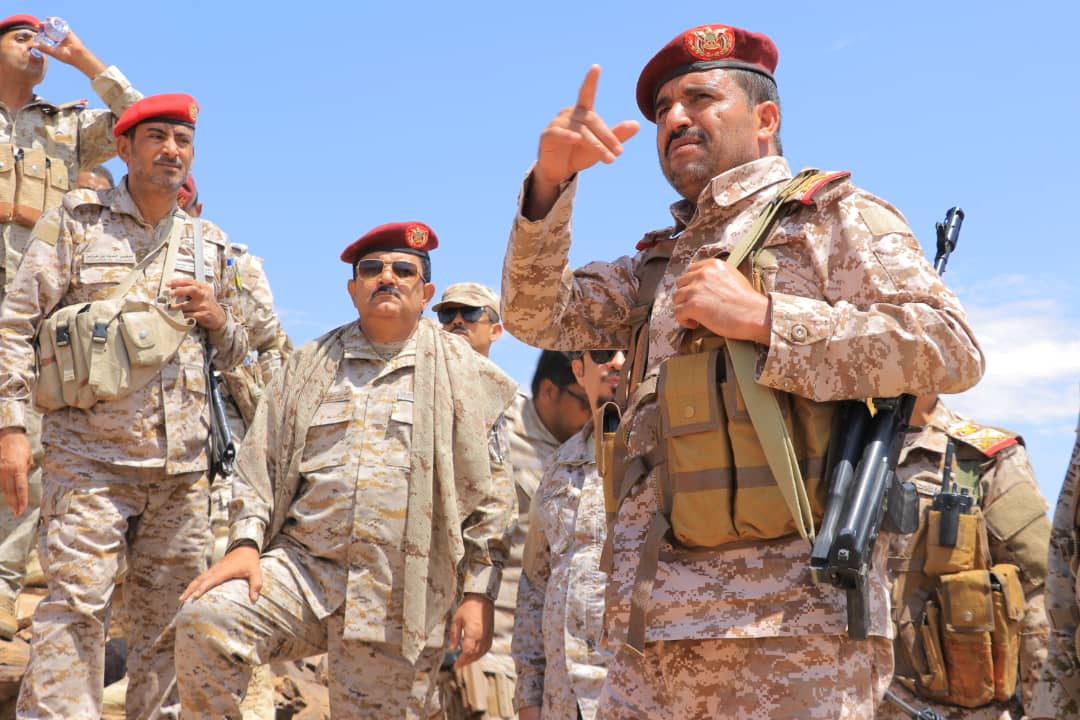 وزير الدفاع من مأرب: قواتنا على أهبة الاستعداد لاستكمال التحرير مالم تجنح الميليشيا للسلام